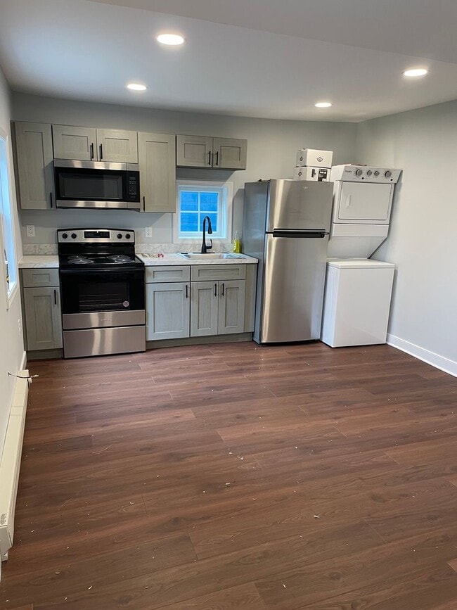 Building Photo - 122-124 E High Street