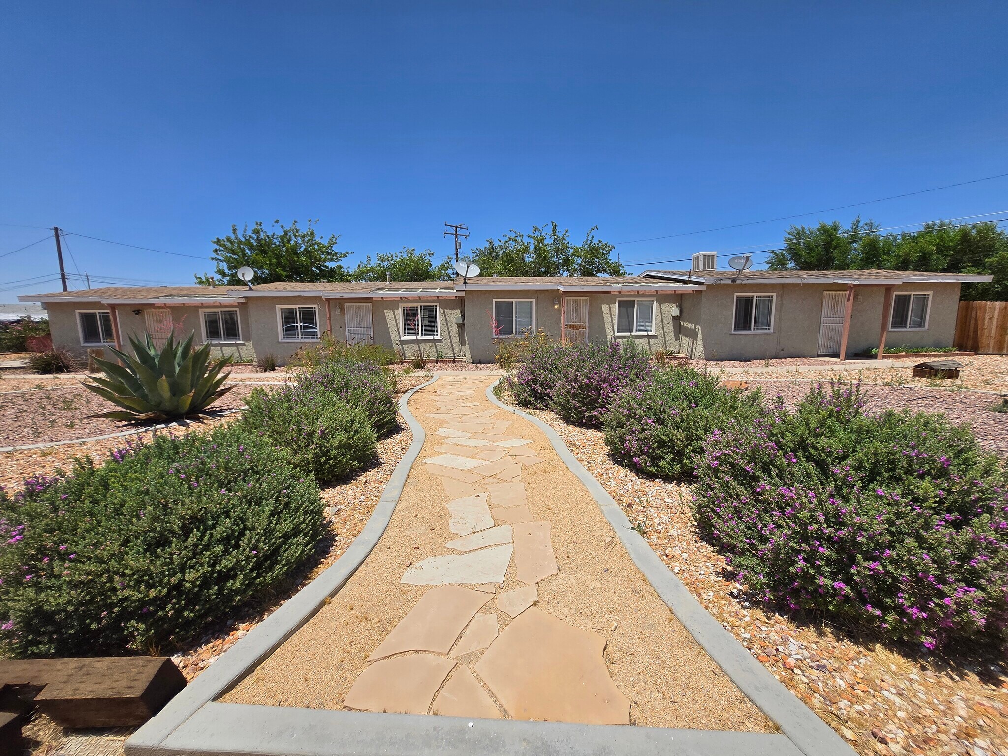 Building Photo - 16340 Villa Dr