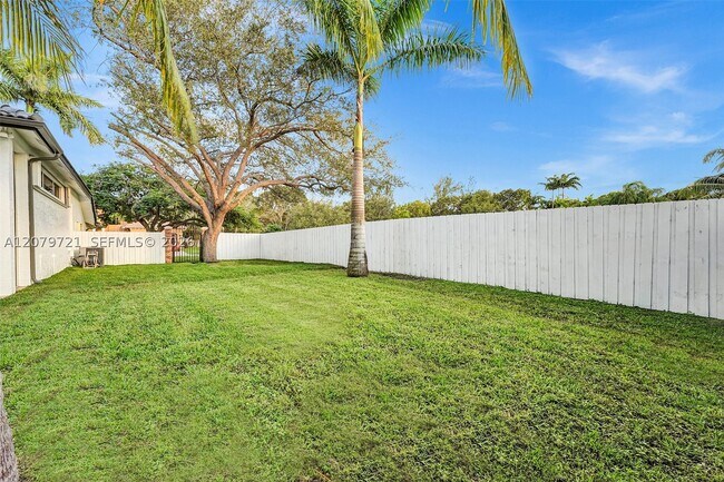 Building Photo - 18440 SW 77th Ct