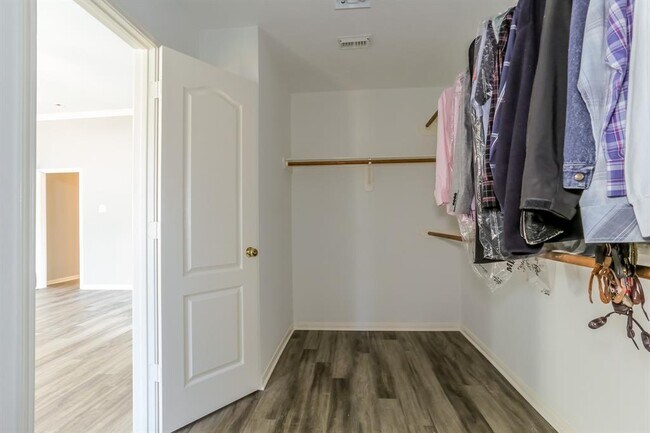 Building Photo - 2207 Stoneycreek Park Ct