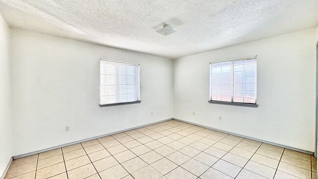 Building Photo - 2717 Idalia Ave