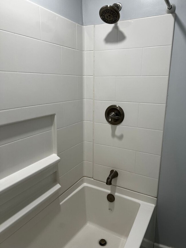 Building Photo - Remodeled 3 Bedroom 2 Bath House with 4 Ca...