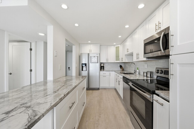 Building Photo - 531 N Ocean Blvd