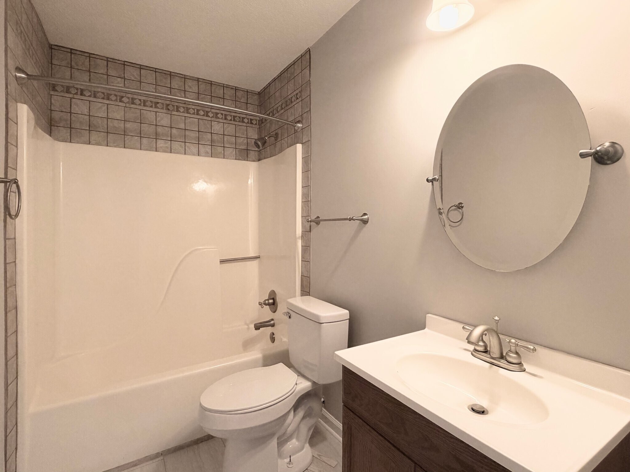 Building Photo - 405 Amberly Dr