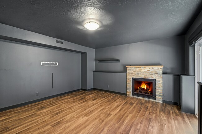 Building Photo - 12 E 500 S
