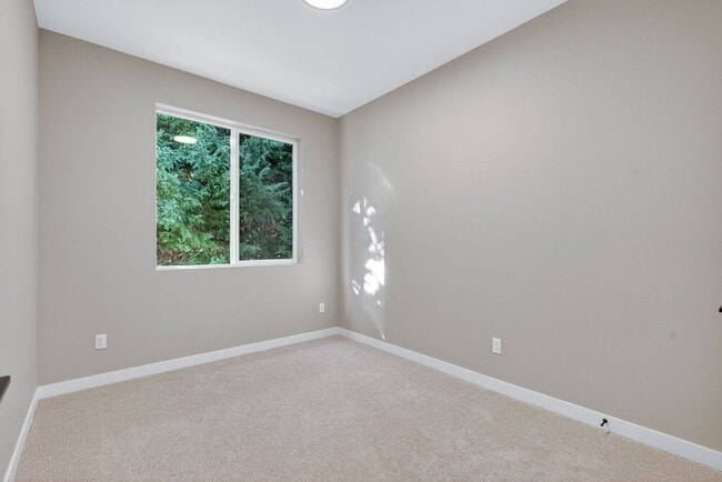 Building Photo - 15609 SE Meadowlark Ln