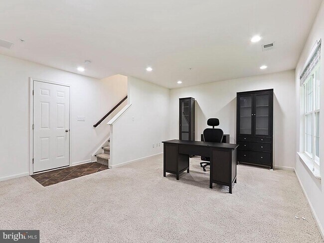 Building Photo - 523 Chestnut Ct