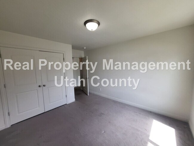 Building Photo - 998 S 960 E