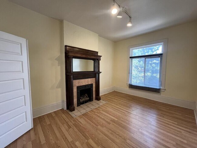 Building Photo - 514 E 500 S