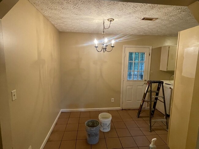 Building Photo - 122 Oriole Dr