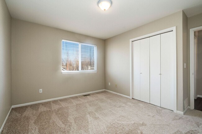 Building Photo - Updated 5 Bed 2 Bath House Near Old Town!