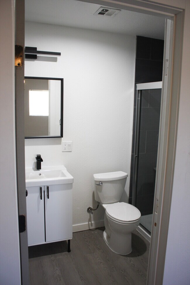 Building Photo - 1125 Tamerack Ave