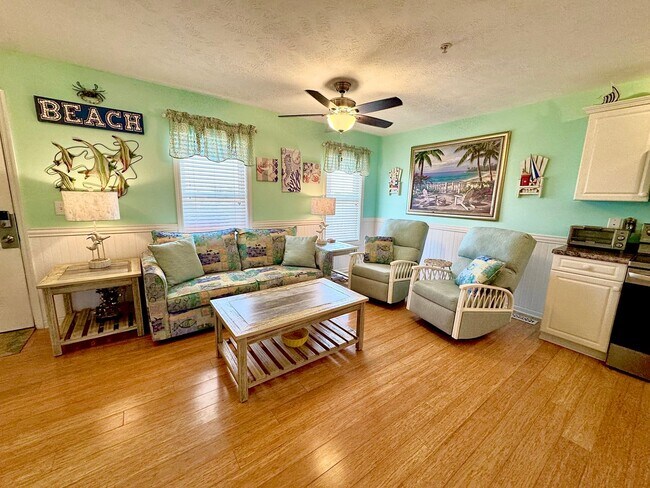 Building Photo - 305 N Topsail Dr