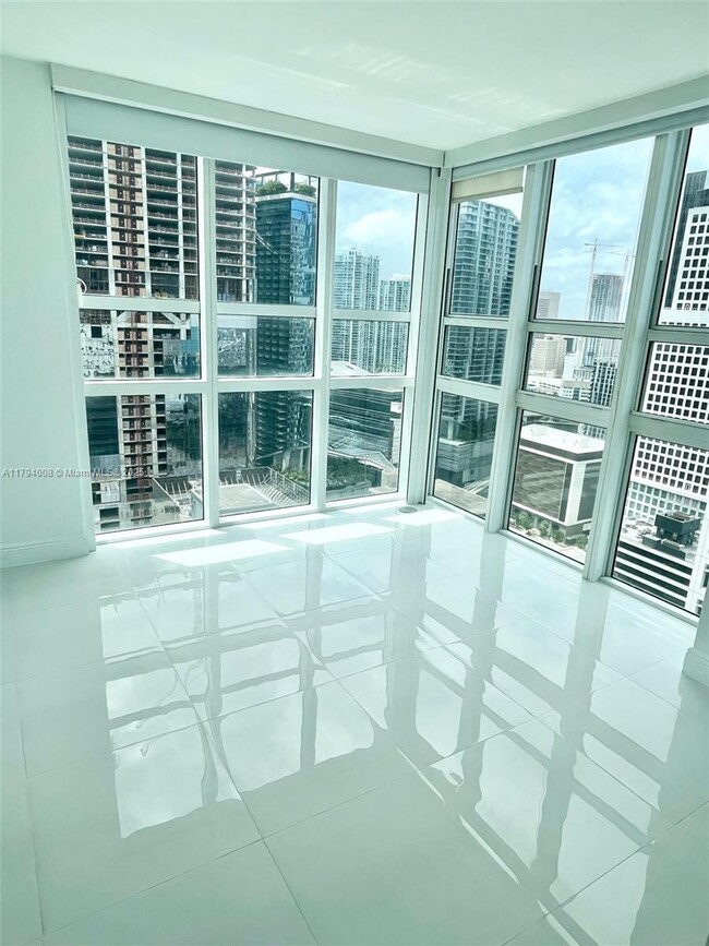 Building Photo - 950 Brickell Bay Dr