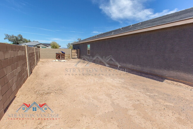 Building Photo - 5771 E Thetis Dr
