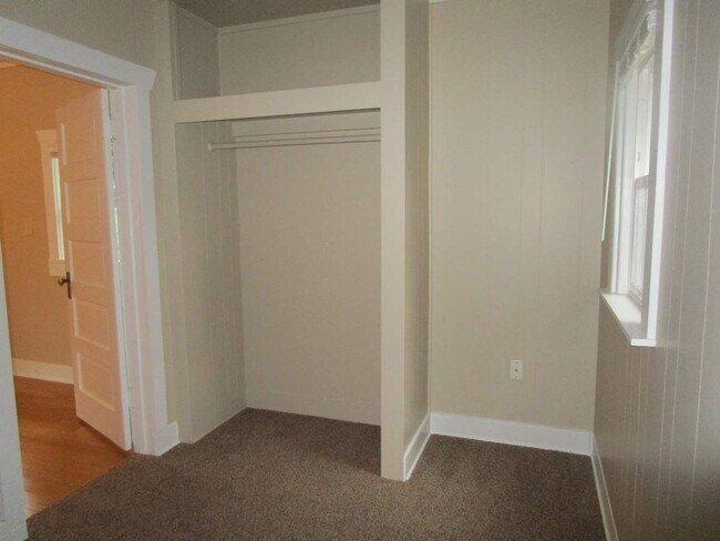 Building Photo - 3305 Tarabochia St