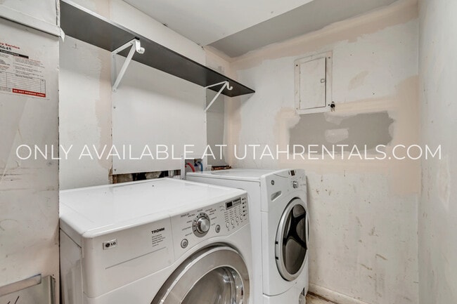 Building Photo - 680 N 400 W