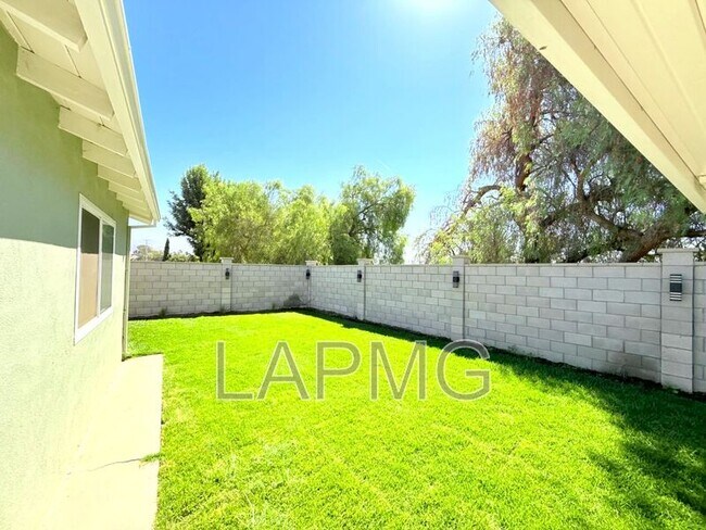 Building Photo - 10839 Fellows Ave