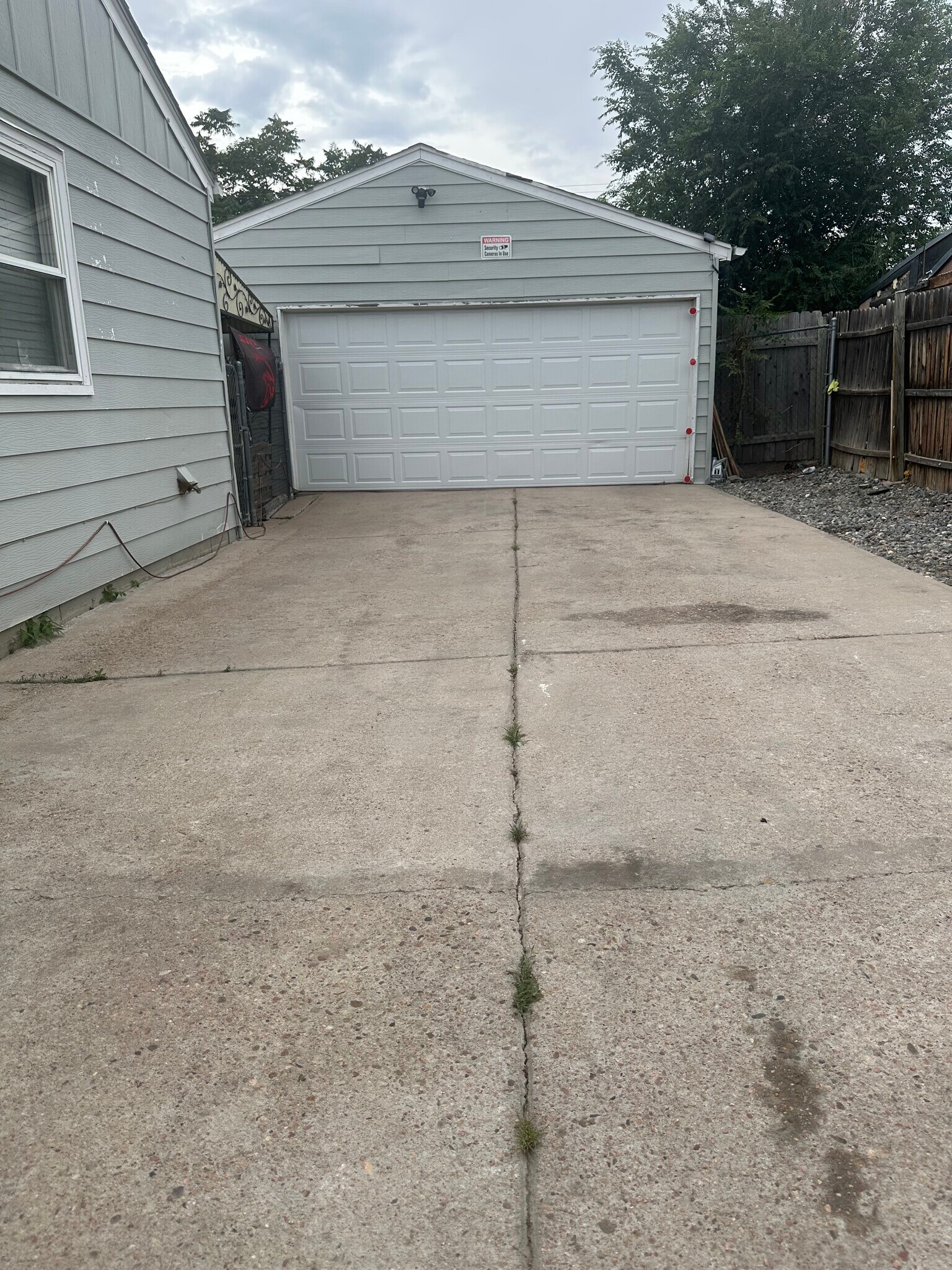 Detached large garage for 2 cars - 2180 Oak Pl