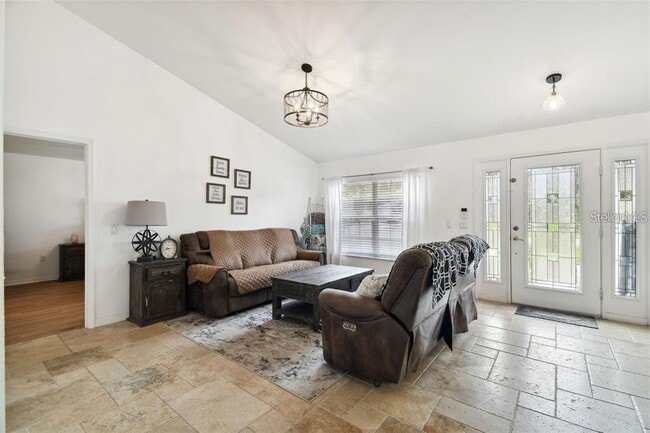 Building Photo - 199 Pine St