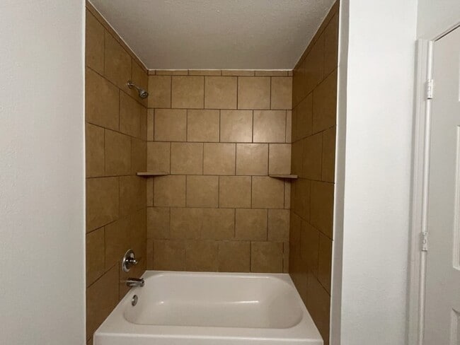 Building Photo - 112 Mesa Dr