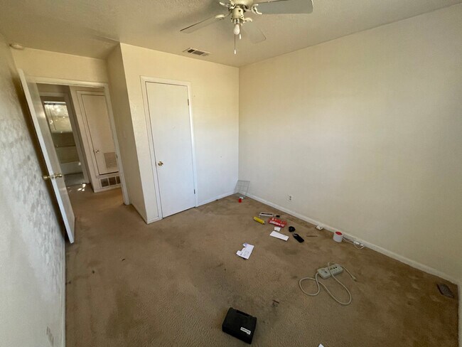 Building Photo - 1401 Alta Mira Dr