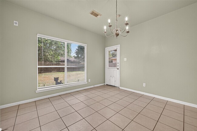 Building Photo - 2110 Castle Gardens Ln