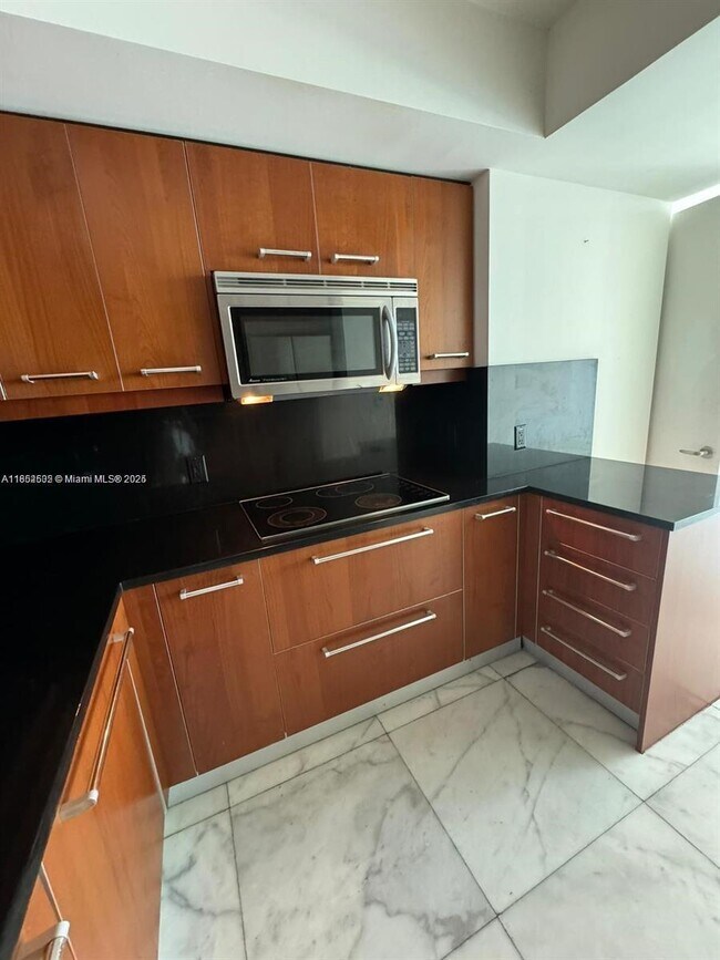 Building Photo - 1331 Brickell Bay Dr