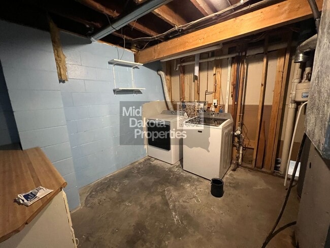 Building Photo - 404 S Minnesota- 4 Bedroom, 2 Bathroom House