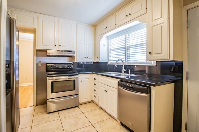 Building Photo - 3 Bedroom 2 bathroom house in Tech Terrace!