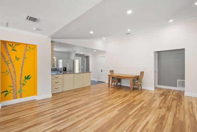 Building Photo - BEAUTIFUL Home For Rent in Lakewood Estates!