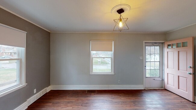 Building Photo - 2 Bed Home in Beaverdale area (Available March 15th)