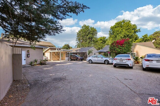Building Photo - 6727 1/2 Orion Ave