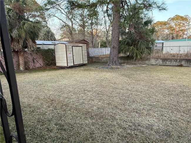 Building Photo - 902 Darling Ave