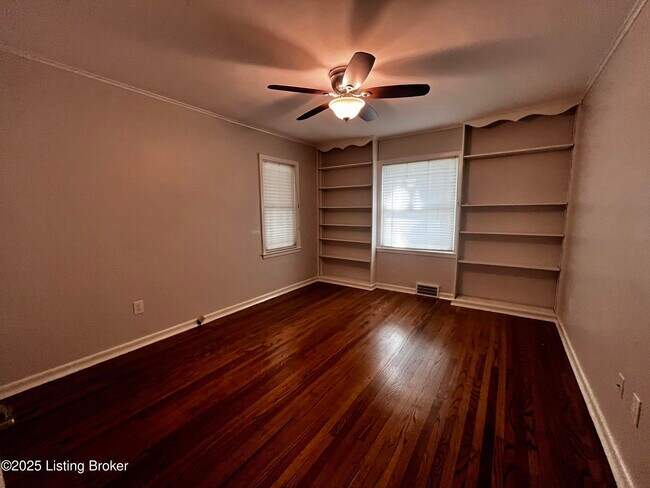 Building Photo - 607 Southview Dr