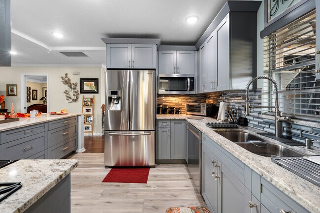 Building Photo - 1808 N Pebble Beach Blvd