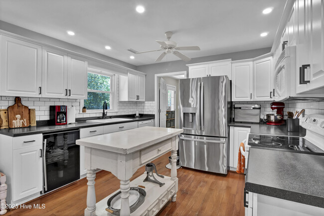 Building Photo - 225 Mohican Trail