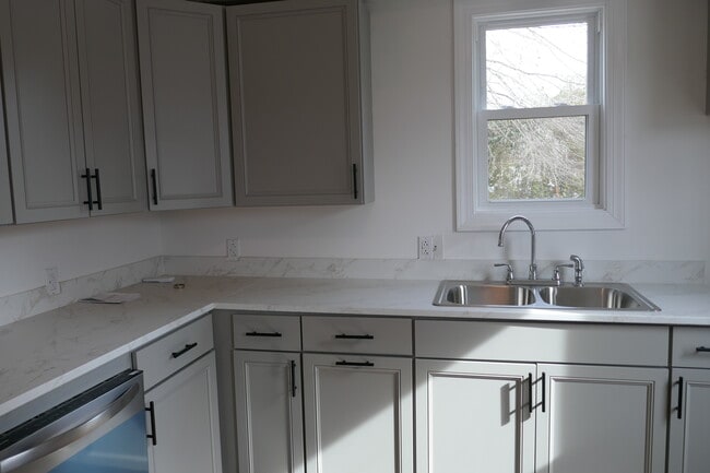 Building Photo - 600 W Colonial Ave