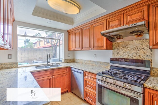 Building Photo - Freshly painted and featuring brand new 2nd-floor flooring 3 Bedrooms, 2.5 Bathroom in Baldwin Park