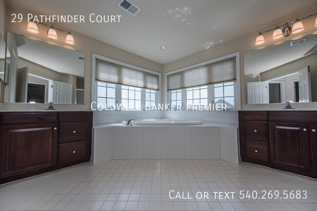 Building Photo - 29 Pathfinder Ct