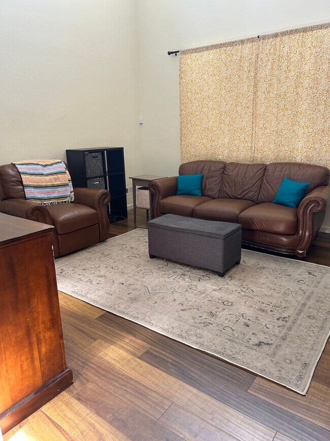 Building Photo - Welcome to your new home!  3 beds, 2.5 bat...