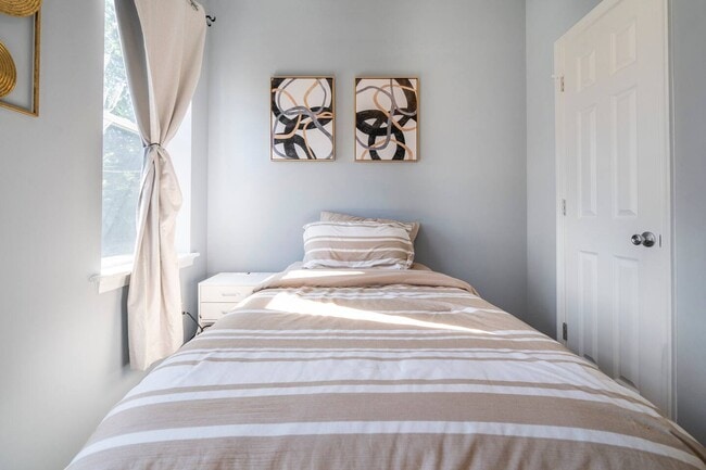 Building Photo - 2005 Cecil Ave