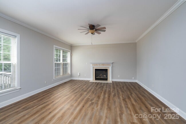 Building Photo - 604 Queenswater Ln