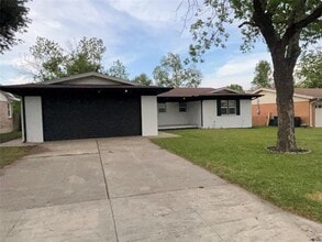 Building Photo - 2800 Sadler Ave