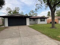 Building Photo - 2800 Sadler Ave