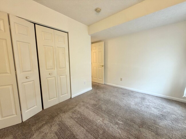 Building Photo - 3-bedroom, 2-bathroom home located in Cincinnati offering a functional layout and practical ameni...