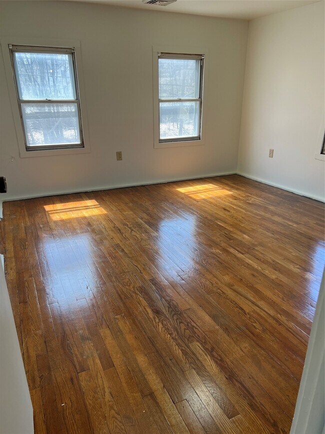 Building Photo - 4 Erie St