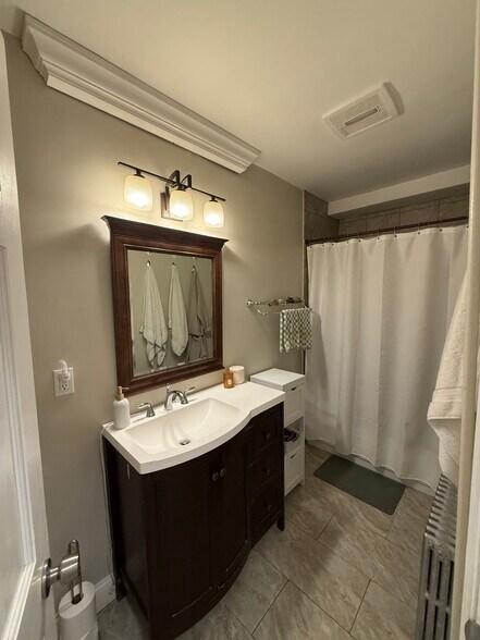 Building Photo - 5 Henshaw St