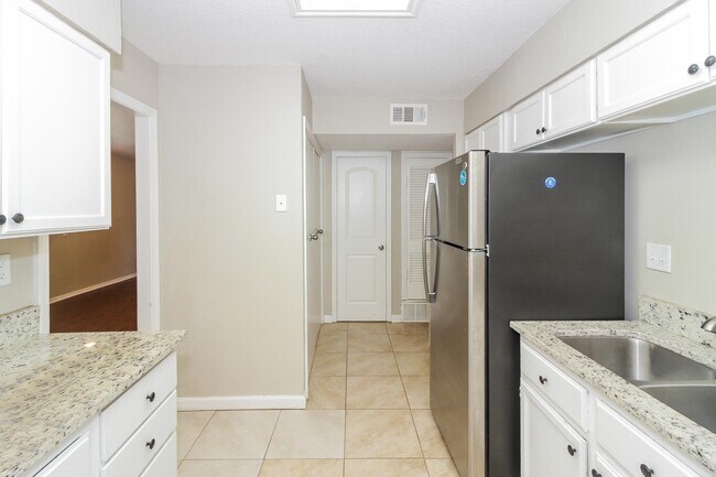 Building Photo - 6625 Santaolina Dr