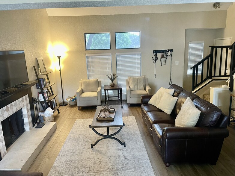 Shared Living Room - 6824 Fryer St